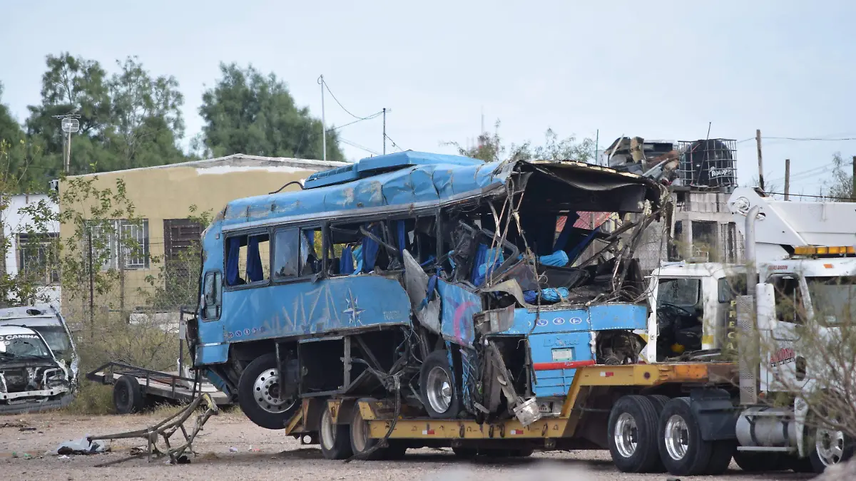 Camion accidentado en el corralon (9)